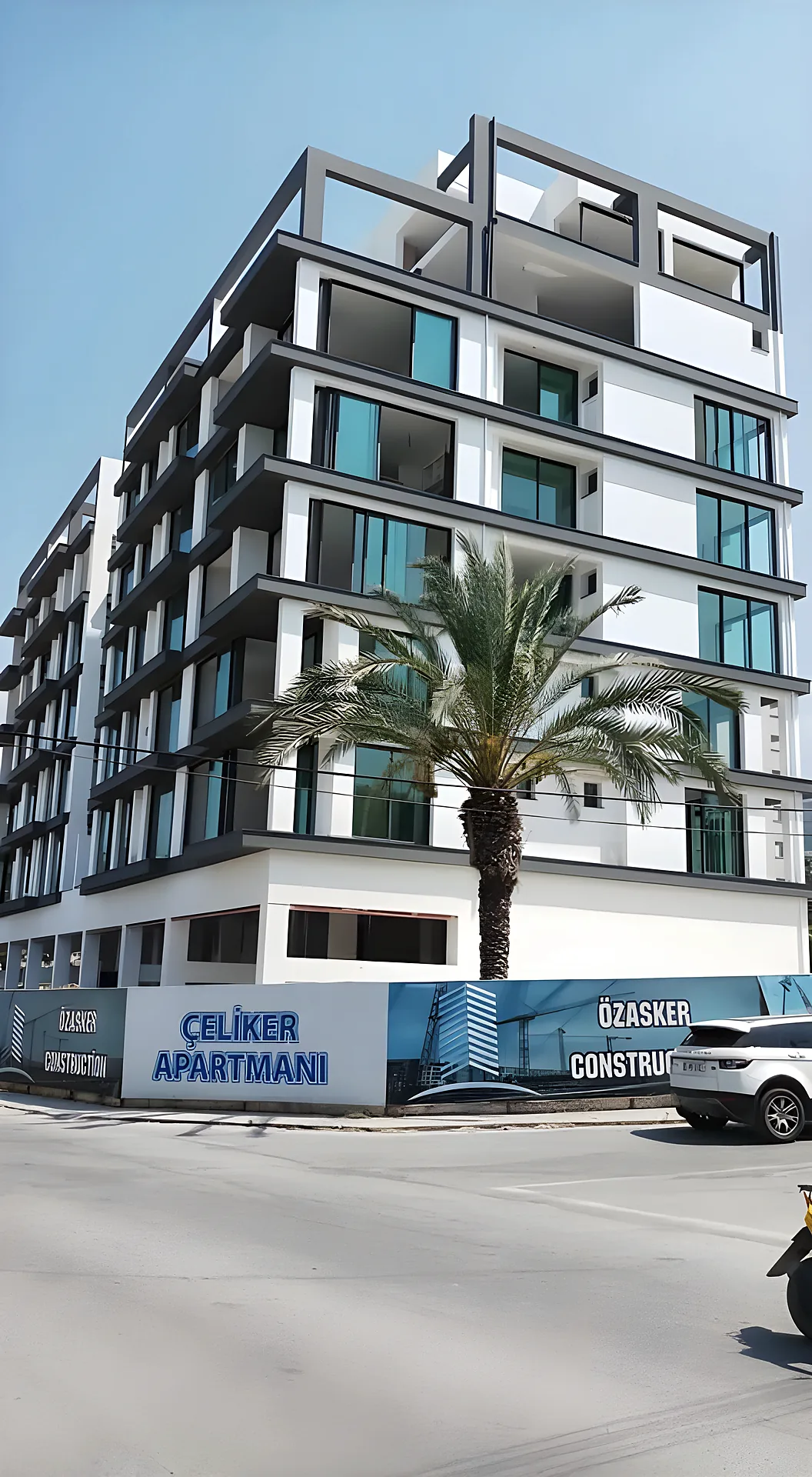 Çeliker Apartmanı from the street